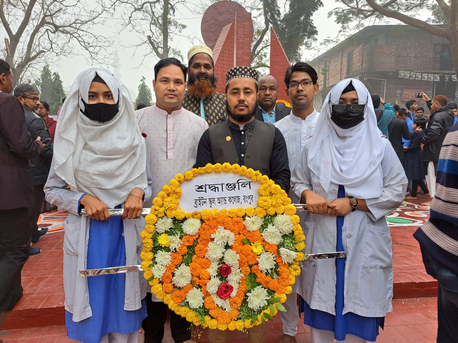 শহীদ মিনারে পূস্পস্তবক প্রদান